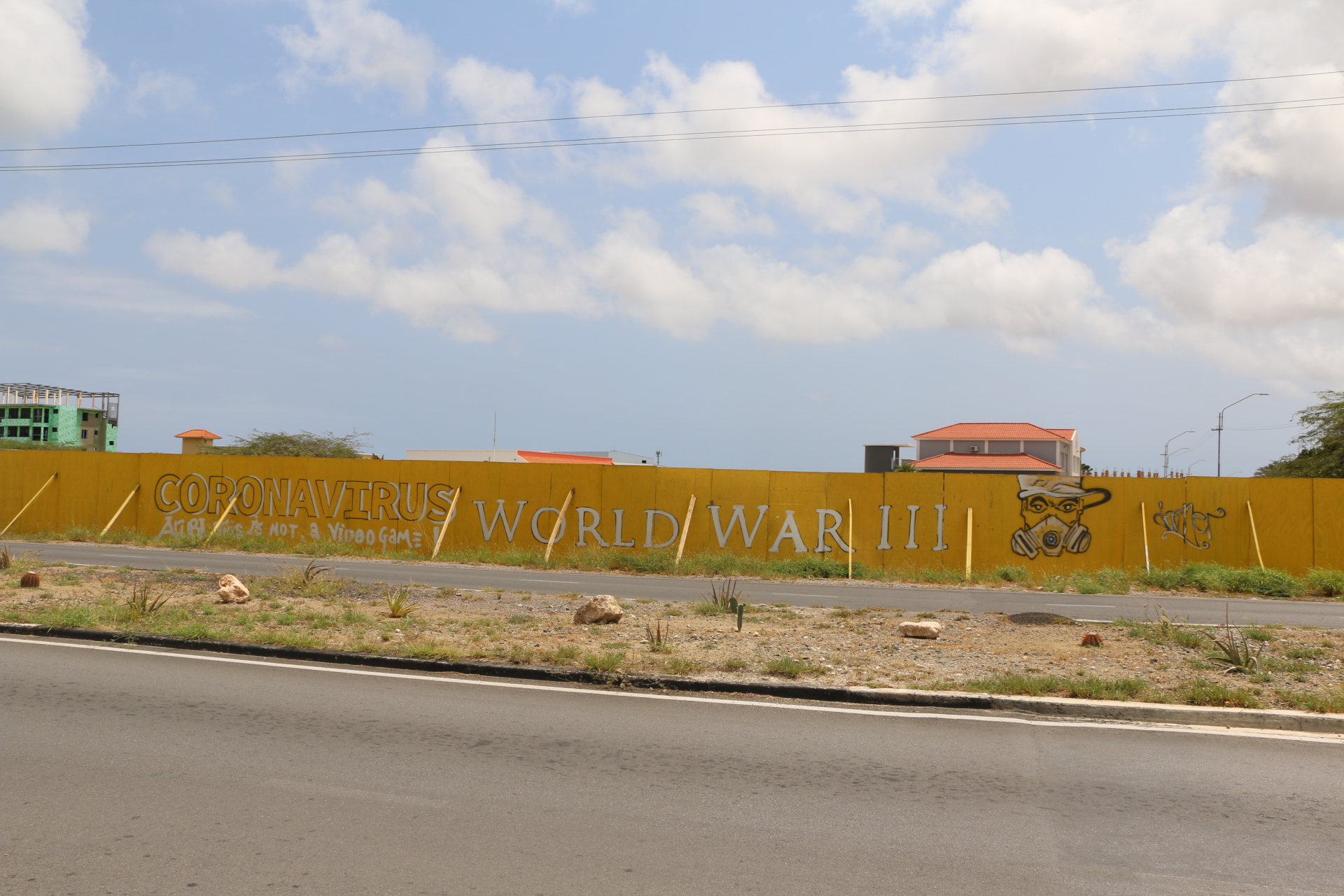 Aruba a habri atrobe; na frontera so ta tèst ainda