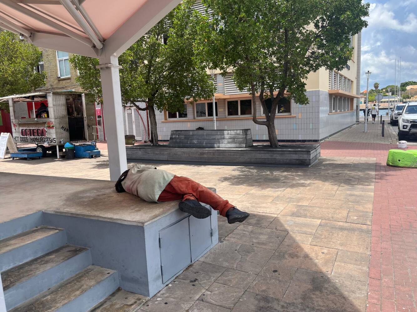 Barionan pober ta keda den problema añ’aden, añ’afó: No tin sufisiente atenshon pa daklosnan na Kòrsou (4)