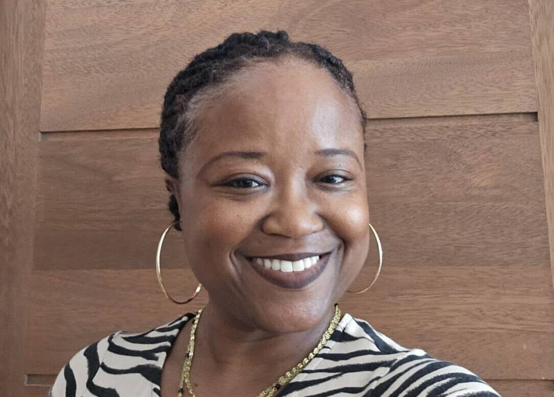 “Di Bocanvilliestraat te Boneiru: Maritza Valdink (43) ta karga e determinashon sürinameo”