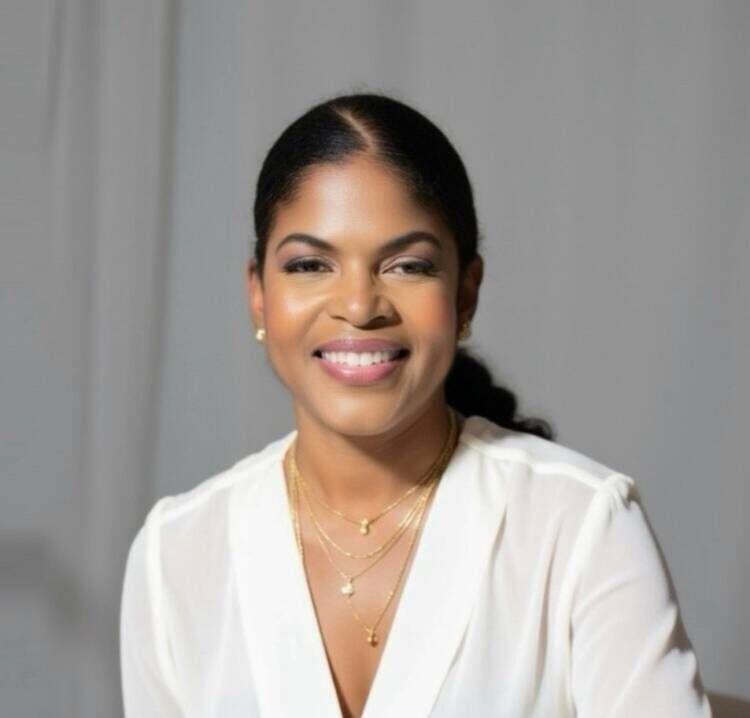 ‘Hopi hende muhé ta keda ketu dor di bèrgwensa’ – Melrose Bloem ta habri liña pa skucha na Kòrsou