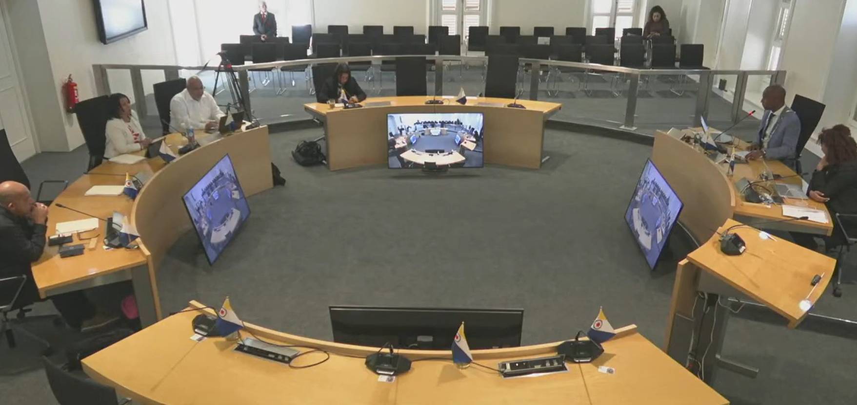 Boneiru ainda sin koalishon nobo