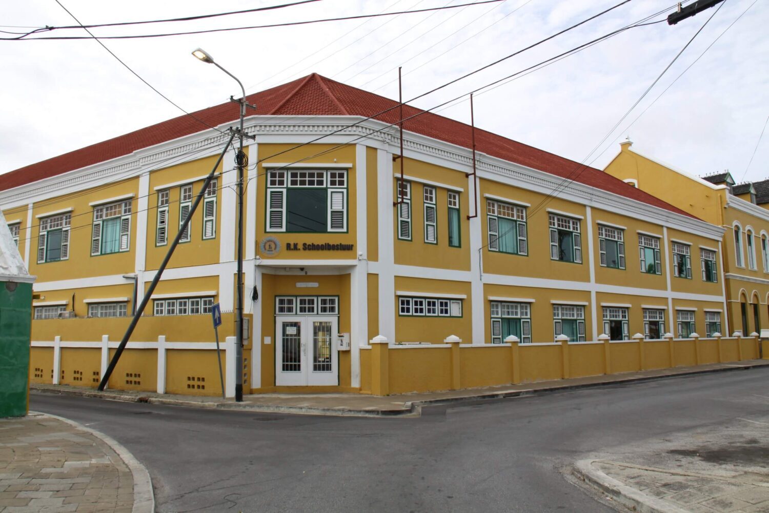 Epidemia di agreshon na skol: Problema por muda pa Hulanda