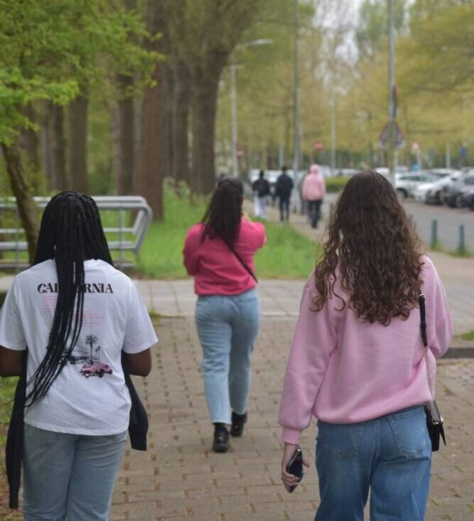 Kaminda ta largu (2): ‘Glorifikashon’ di Hulanda por ta un trampa pa studiante