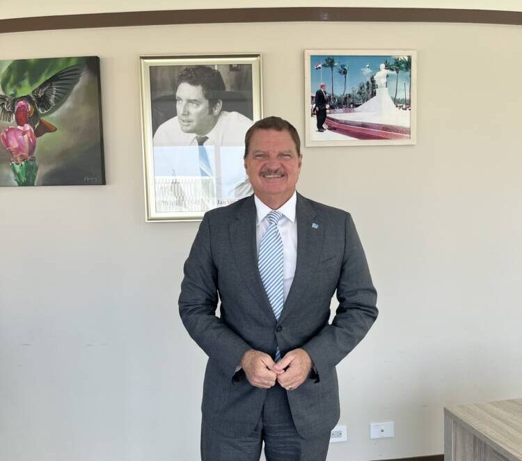 Promé minister Mike Eman riba 40 aña Status Aparte: ‘Outonomia ta den e DNA di Aruba’