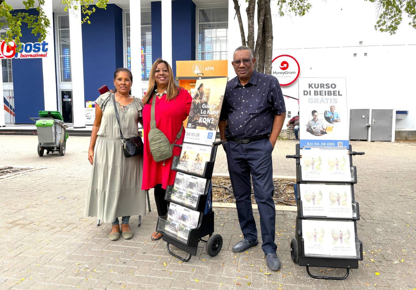 Beibel di Testigunan di Yehova tradusí na papiamentu: “Na e idioma di bo kurason e ta drenta mihó”