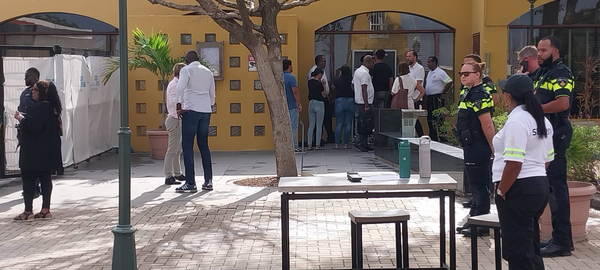 ‘Kibra e siklo di violensia’: defensa ta pone dede riba problema ku prueba den kaso Galápagos